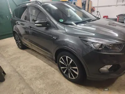 Gebraucht Ford Kuga ST-Line 150 PS (110 kW) 2019 Grau SUV