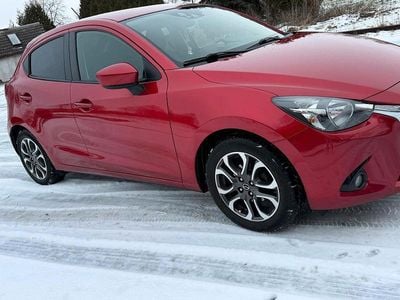 Rot Gebraucht 2015 Mazda 2 Sports-Line Kleinwagen | 7.650 € (Etwas zu teuer)