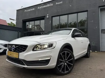 Gebraucht Volvo V60 CC Summum 190 PS (139 kW) 2016 Weiß Kombi