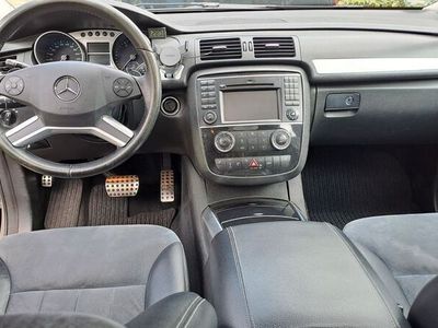 Mercedes R320