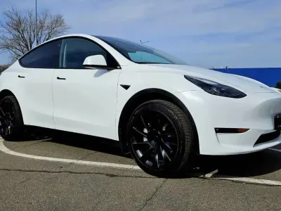 Second-hand Tesla Model Y 255 kW (347 CP) 2023 Alb SUV