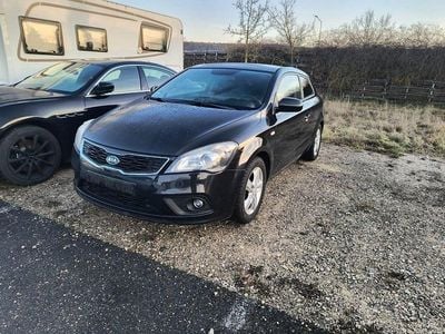 Gebraucht Kia ProCeed Edition 7 90 PS (66 kW) 2013 Schwarz Kleinwagen