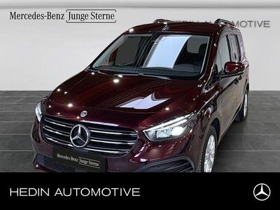 Gebraucht Mercedes T180 Advantage 131 PS (96 kW) 2024 Rot Van / Kleinbus