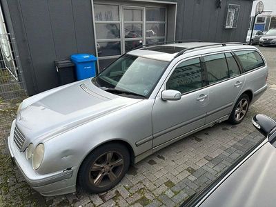 Mercedes E200