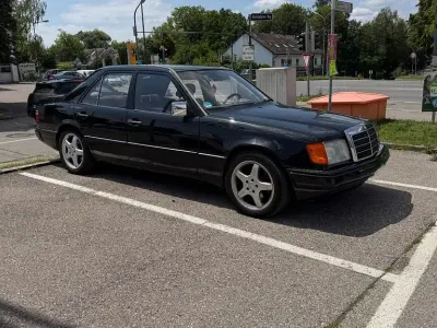 Gebraucht Mercedes E260 160 PS (117 kW) 1991 Schwarz Limousine