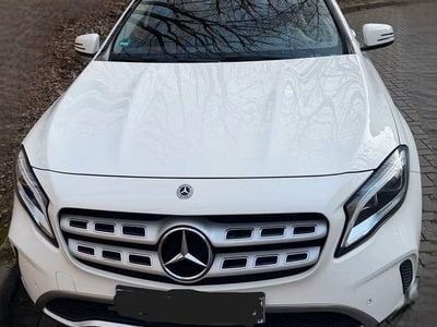 Gebraucht Mercedes GLA180 Urban 122 PS (89 kW) 2019 Weiß SUV