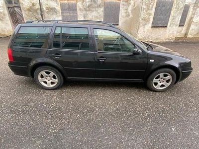Schwarz Gebraucht 2006 VW Golf IV Kombi | 2.300 € (Fairer Preis)