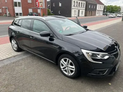Gebraucht Renault Mégane IV Intens 116 PS (85 kW) 2019 Schwarz Limousine
