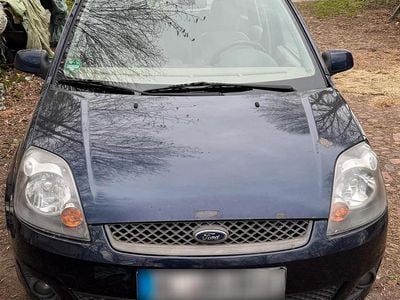 Second-hand Ford Fiesta Ghia 90 CP (66 kW) 2006 Albastru Hatchback