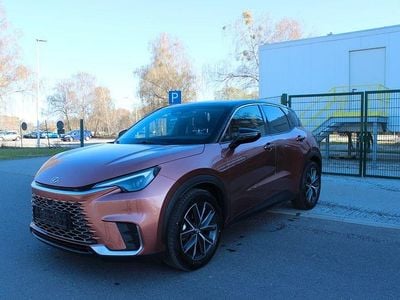 Gebraucht Lexus LBX 136 PS (100 kW) 2024 Rot SUV