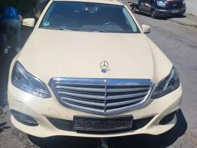 Gebraucht Mercedes E200 2016 Beige Kombi
