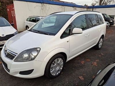 Weiß Gebraucht 2012 Opel Zafira Family Van / Kleinbus | 3.949 € (Fairer Preis)