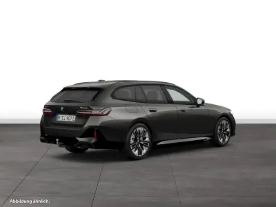 Gebraucht BMW 550e M Sport 489 PS (359 kW) 2025 Grau Kombi
