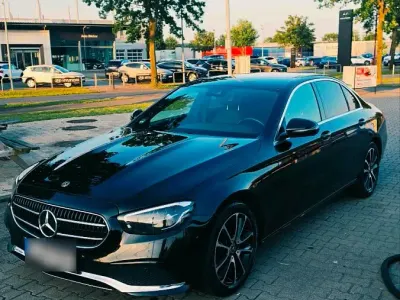 Gebraucht Mercedes E220 194 PS (142 kW) 2021 Schwarz Limousine