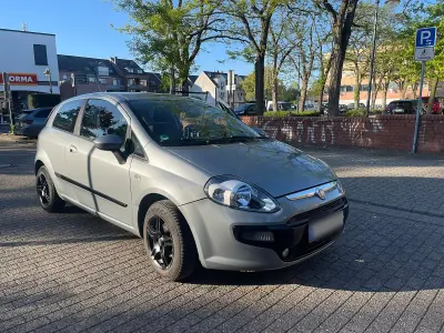 Gebraucht Fiat Punto 69 PS (50 kW) 2011 Silber Kleinwagen