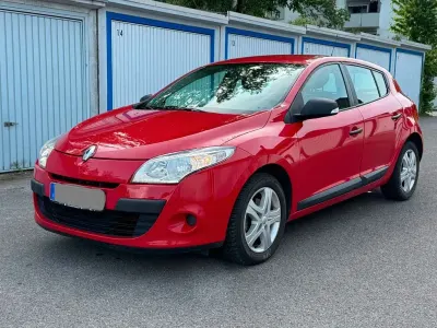 Gebraucht Renault Mégane Authentique 101 PS (74 kW) 2011 Rot Limousine