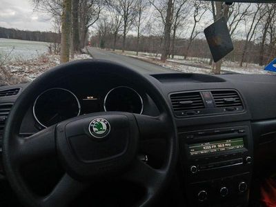 Gebraucht Skoda Yeti Active 105 PS (77 kW) 2011 Grau SUV