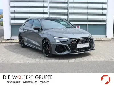 Gebraucht Audi RS3 Sportback Ambiente 400 PS (294 kW) 2024 Nimbusgrau perleffekt individuallackierungen audi exclusive Kleinwagen