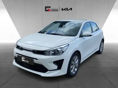 Używany Kia Rio Vision 101 KM (74 kW) 2023 Biały Sedan/Limuzyna