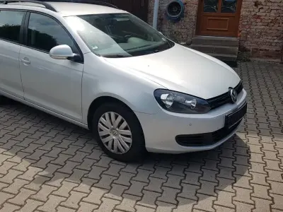 Gebraucht VW Golf VI Comfortline 105 PS (77 kW) 2011 Silber Kleinwagen