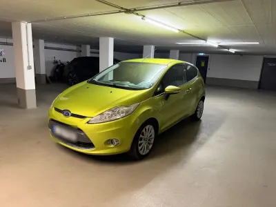 Gebraucht Ford Fiesta Titanium 90 PS (66 kW) 2009 Grün Limousine
