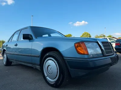 Brugt Mercedes E230 132 HK (97 kW) 1988 Blå Sedan