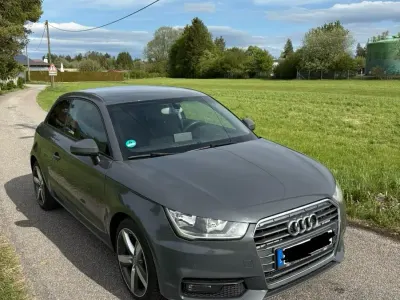 Gebraucht Audi A1 90 PS (66 kW) 2016 Grau Kleinwagen