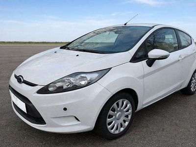 Weiß Gebraucht 2010 Ford Fiesta Trend Limousine | 3.150 € (Etwas zu teuer)
