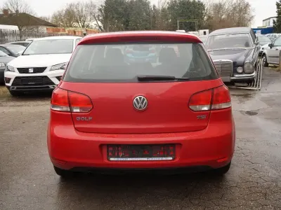 Gebraucht VW Golf VI Team 105 PS (77 kW) 2010 Rot Kleinwagen