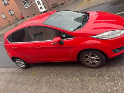 Gebraucht Ford Fiesta 95 PS (69 kW) 2014 Rot Kleinwagen