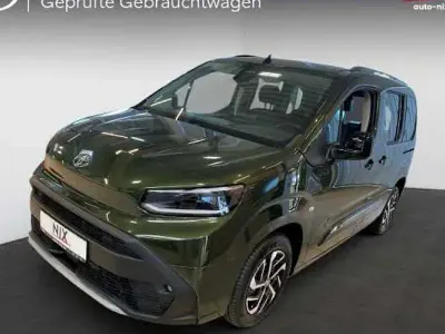 Neu Toyota Proace Verso City 110 PS (80 kW) 2026 Grün Kombi