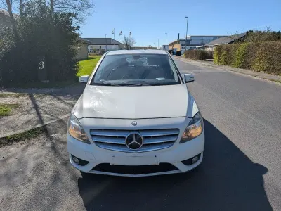 Gebraucht Mercedes B180 AMG Edition 1 109 PS (80 kW) 2011 Weiß Kleinwagen