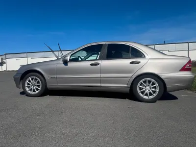 Gebraucht Mercedes C180 143 PS (105 kW) 2003 Gold Kombi