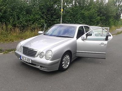 Mercedes E200