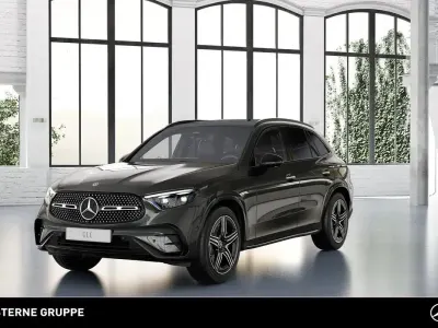 Używany Mercedes GLC300e AMG 197 KM (144 kW) 2026 Szary SUV