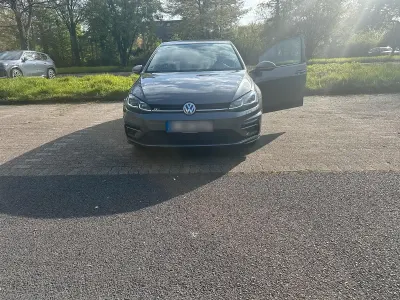 Używany VW Golf VII Highline 150 KM (110 kW) 2019 Szary Sedan/Limuzyna