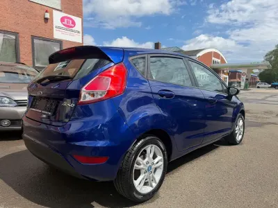 Gebraucht Ford Fiesta Trend 82 PS (60 kW) 2017 Blau Kleinwagen