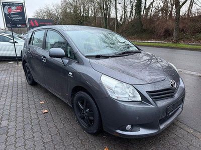 Grau Gebraucht 2010 Toyota Verso Life Van / Kleinbus | 6.990 € (Fairer Preis)