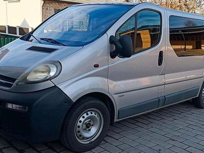 Gebraucht Opel Vivaro 100 PS (73 kW) 2006 Silber Van / Kleinbus