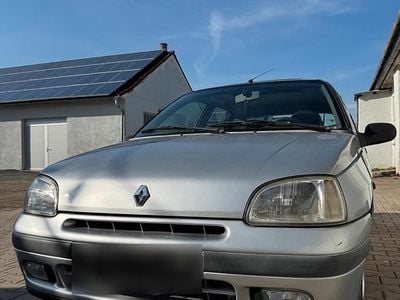 Gebraucht Renault Clio 54 PS (39 kW) 1996 Grau Kleinwagen