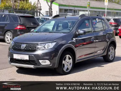 Używany Dacia Sandero Deal 101 KM (74 kW) 2021 Szary Sedan/Limuzyna