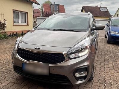 Używany Kia Carens 135 KM (99 kW) 2018 Andere farben Minivan