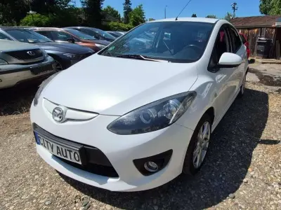 Gebraucht Mazda 2 Dynamic 86 PS (63 kW) 2009 Arachneweiß metallic Kleinwagen