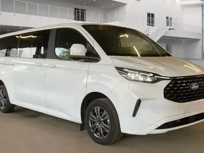 Gebraucht Ford Tourneo Custom Titanium 136 PS (100 kW) 2025 Weiß Van