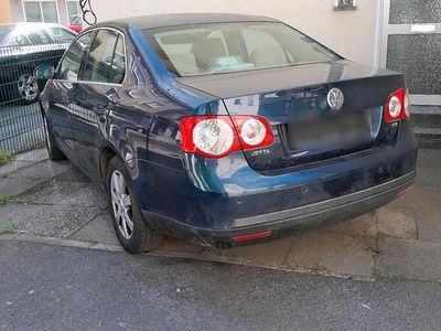 Second-hand VW Jetta 115 CP (84 kW) 2006 Albastru Berlinǎ