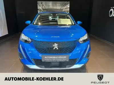 Gebraucht Peugeot e-2008 Active 100 kW (136 PS) 2022 Blau SUV