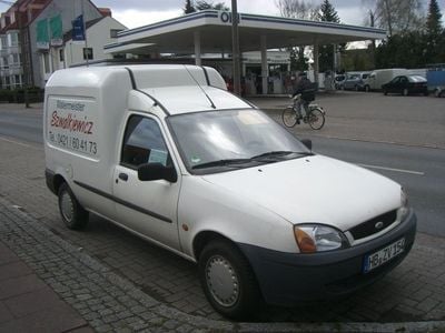 Gebraucht Ford Courier 75 PS (55 kW) 2001 Weiß Van / Kleinbus