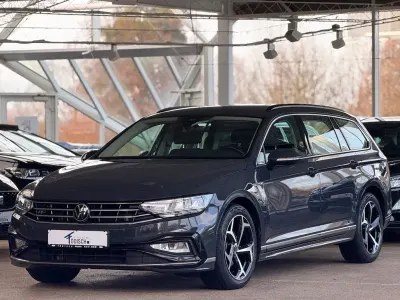 Gebraucht VW Passat R-line 150 PS (110 kW) 2020 Grau Limousine
