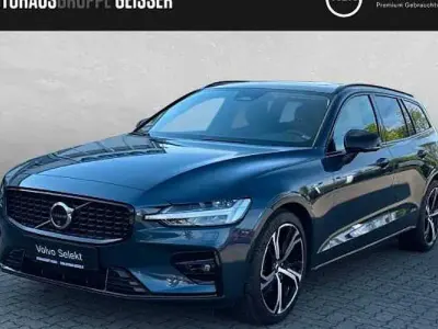 Używany Volvo V60 Plus 197 KM (144 kW) 2025 Niebieski Kombi