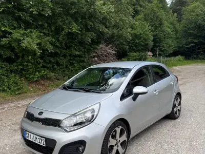 Gebraucht Kia Rio Spirit 109 PS (80 kW) 2012 Silber Limousine